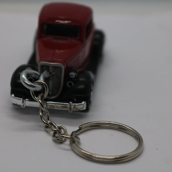 Matchbox 6/100 year 2021 1934 Chevy Master Coupe CUSTOM keychain W/card - Picture 5 of 5